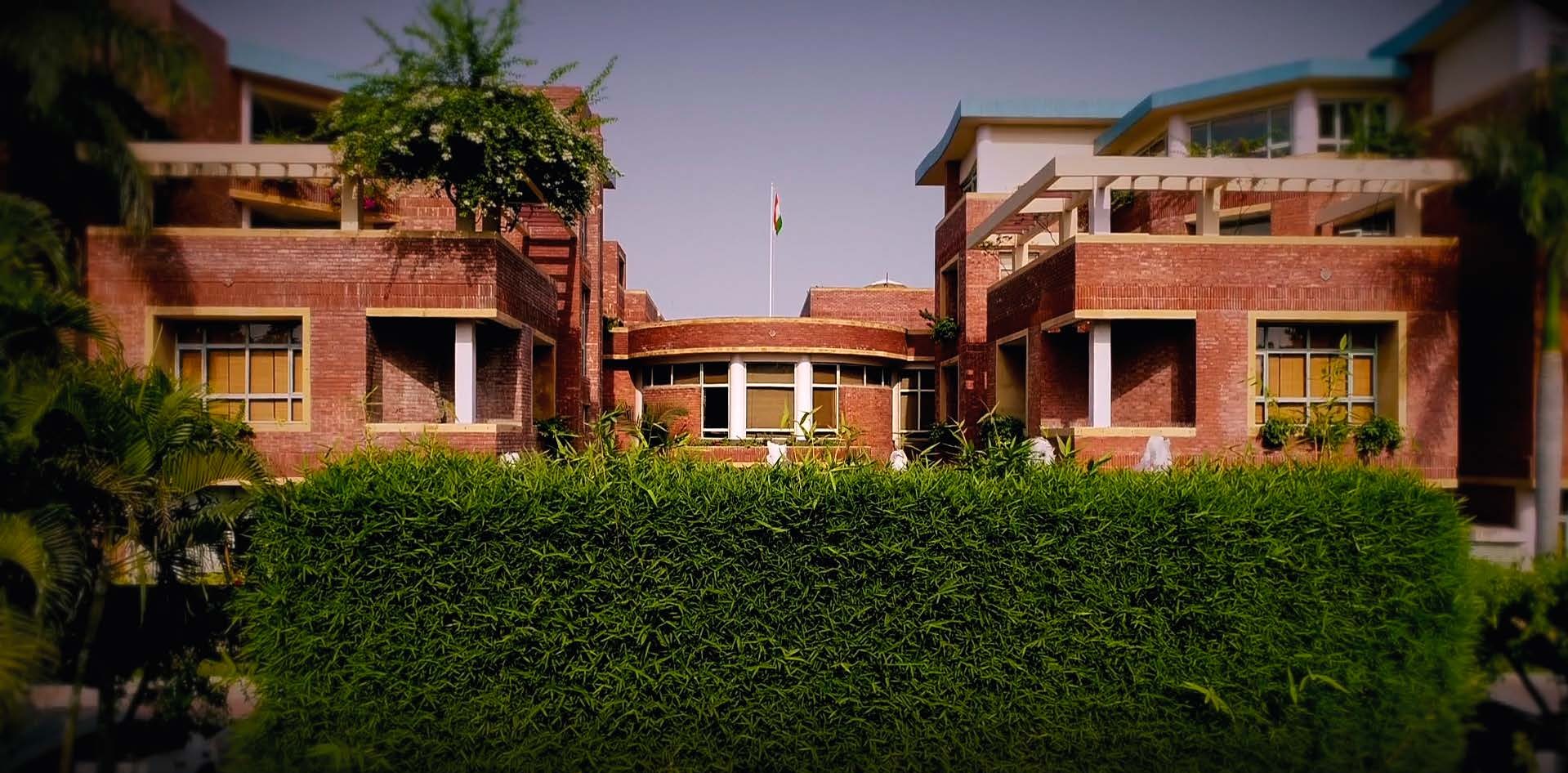 Strawberry Fields High School - BridgeU